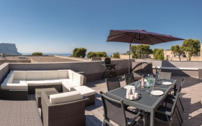 Le Vallat vue mer cassis terrasse privative spa jacuzzi barbecue calanques
